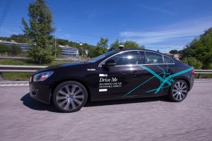 Itseohjautuva auto kehätiellä Göteborgissa. kuva: Janne Järvinen / HS