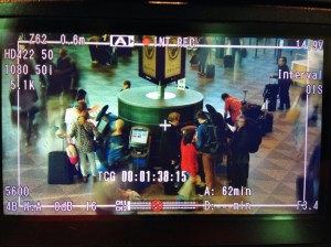 Check in -tolppa slow-shutter asetuksilla kuvattuna.